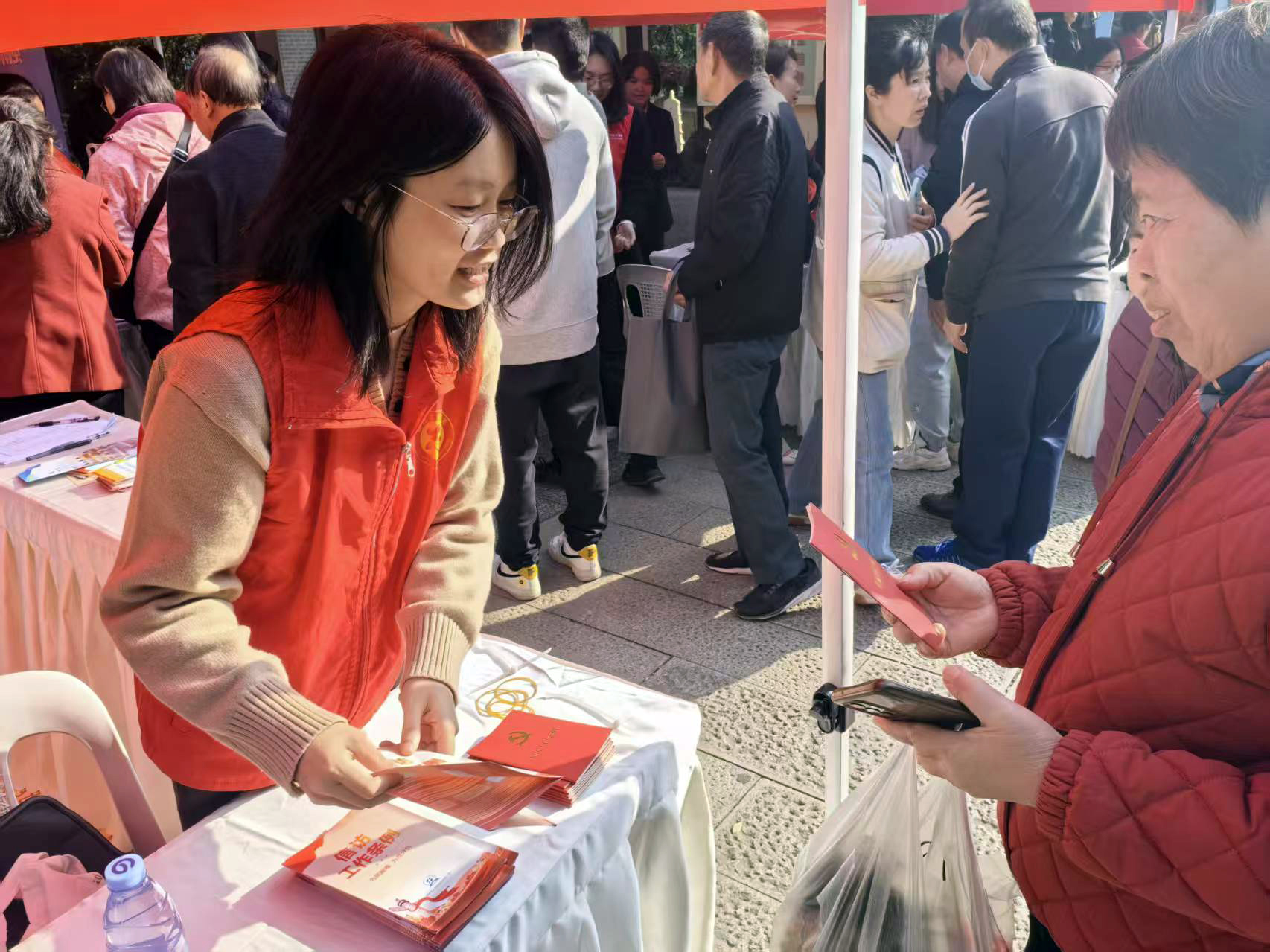 省信访局开展“宪法宣传周”活动